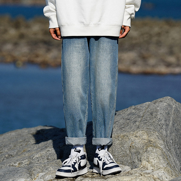 Kelių spalvų vyriški laisvi džinsai su kišene