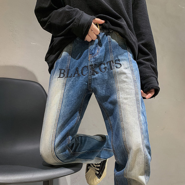 Modern, széles szárú férfi farmernadrág