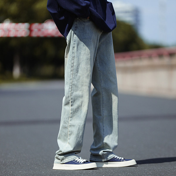 Férfi farmer letisztult design