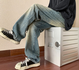 Kergelt rebenenud motiividega meeste teksad