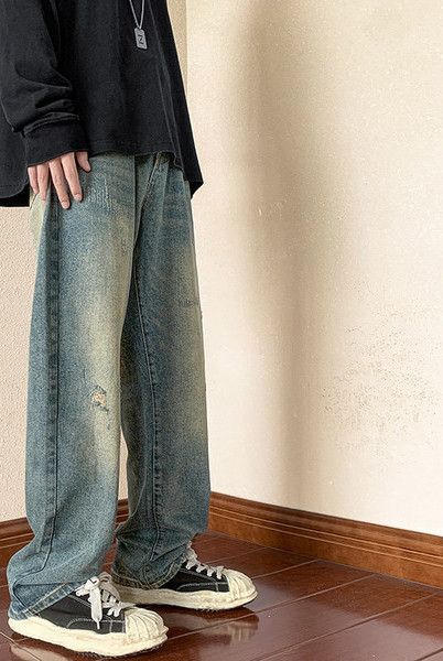 Kergelt rebenenud motiividega meeste teksad