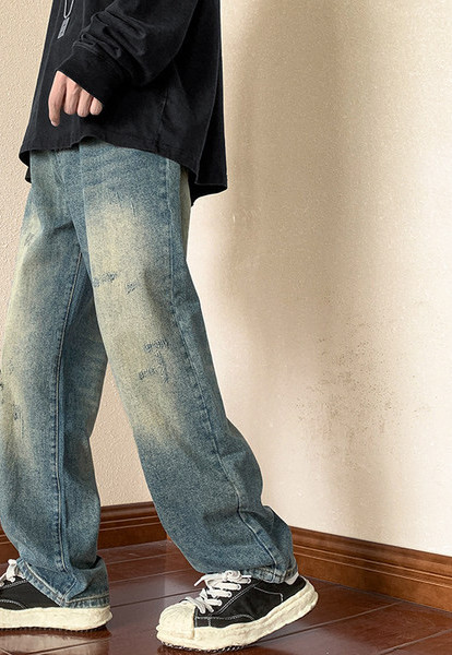 Kergelt rebenenud motiividega meeste teksad