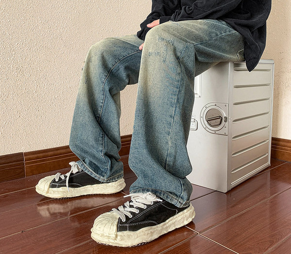 Kergelt rebenenud motiividega meeste teksad