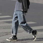 Moodsad meeste teksad üleskeeratud sääre ja nööbkinnitusega