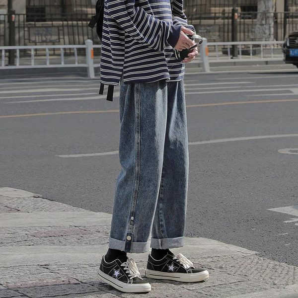 Moodsad meeste teksad üleskeeratud sääre ja nööbkinnitusega