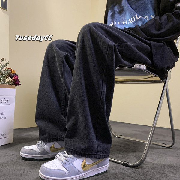 Férfi farmer zsebbel és nyakkendővel