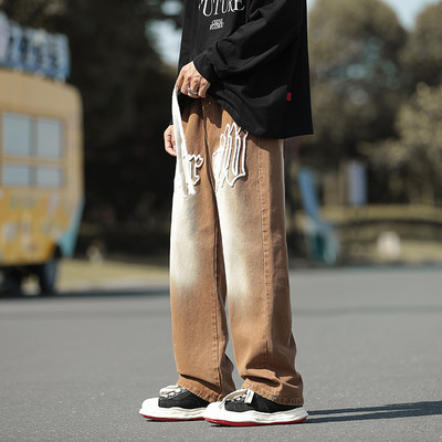 Ανδρικό τζιν με κέντημα και γράμματα