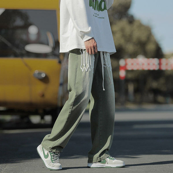 Ανδρικό τζιν με κέντημα και γράμματα