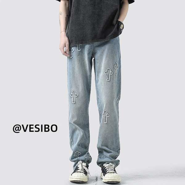 Platūs vyriški džinsai su kišene ir išsiuvinėtu kryžiumi