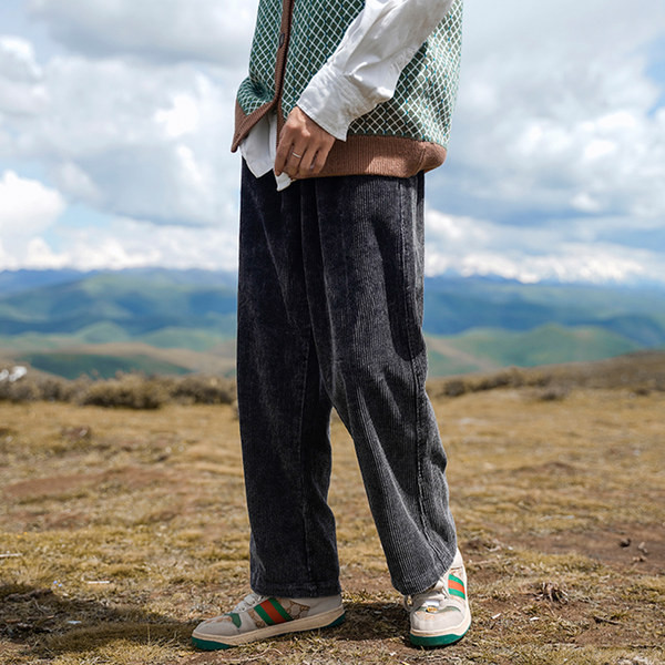 Trijų spalvų vyriški džinsai su kišene