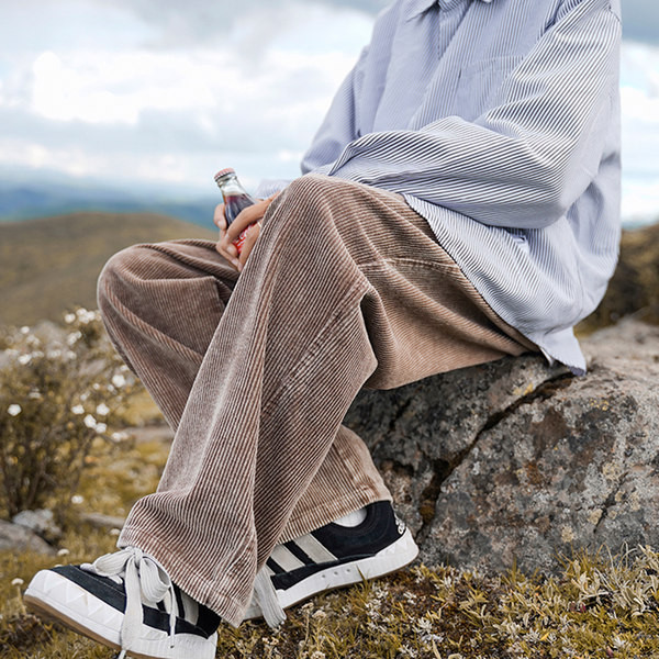 Trijų spalvų vyriški džinsai su kišene
