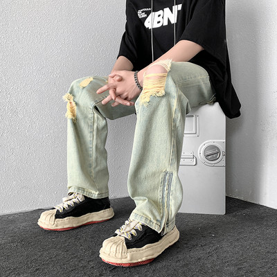 Dviejų spalvų vyriški džinsai su kirptais motyvais