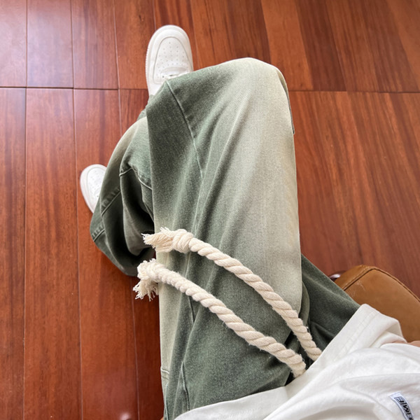 Meeste paeltega kõrge vöökohaga teksad