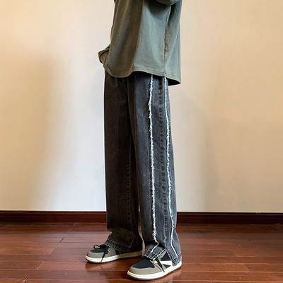 Vyriški džinsai su skeltuku ir kišenėmis