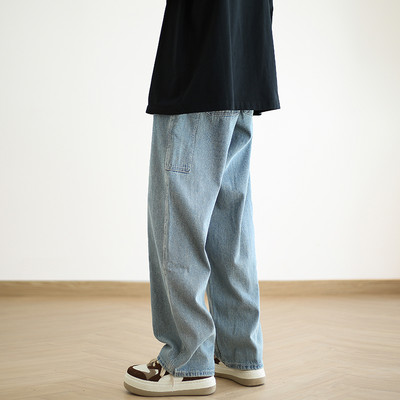 Trijų spalvų vyriškų džinsų švarus modelis