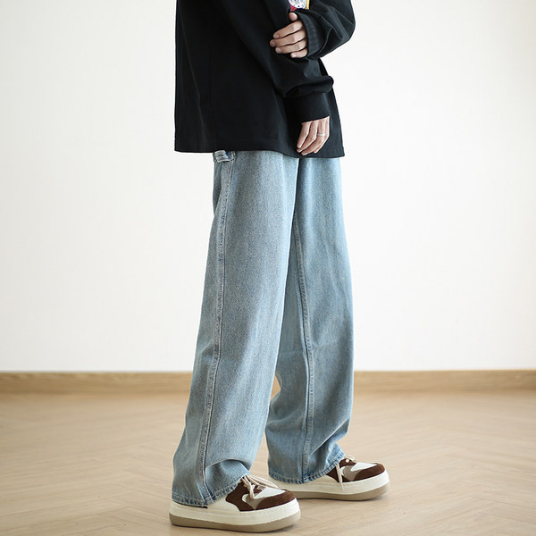 Trijų spalvų vyriškų džinsų švarus modelis