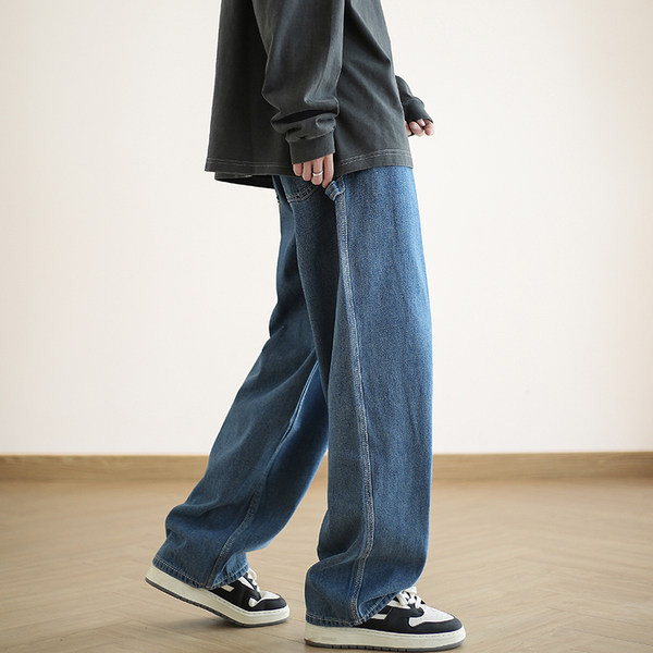 Trijų spalvų vyriškų džinsų švarus modelis