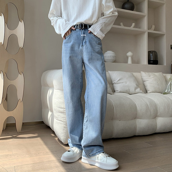 Plataus modelio vyriški džinsai su dirželiu