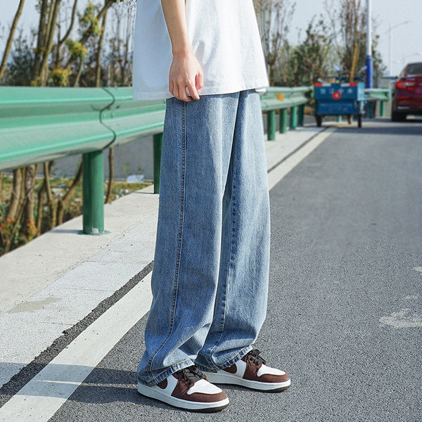 Férfi alkalmi farmernadrág zsebbel és széles szárral