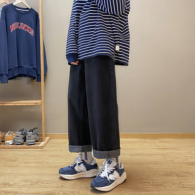 Ανδρικό τζιν φαρδύ μοντέλο