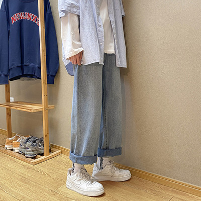 Ανδρικό τζιν φαρδύ μοντέλο