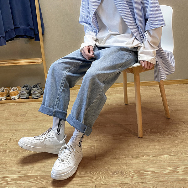 Ανδρικό τζιν φαρδύ μοντέλο