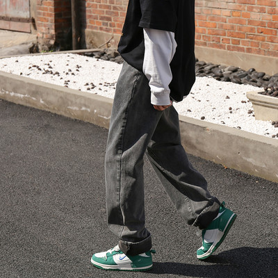 Zsebes férfi farmer három világban