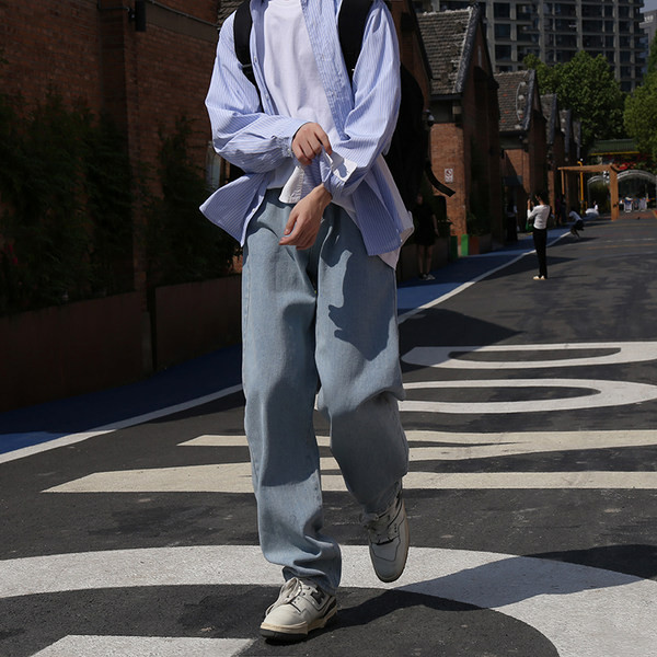 Zsebes férfi farmer három világban