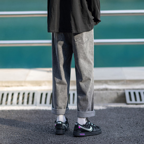 Tiszta férfi farmer modell, két színben