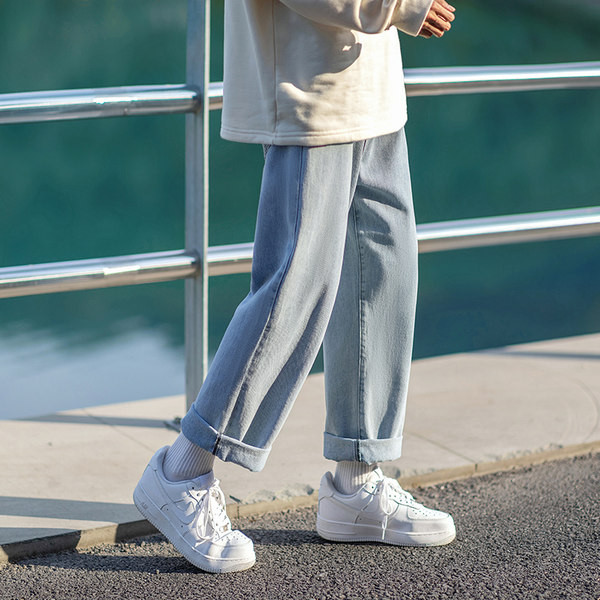 Tiszta férfi farmer modell, két színben