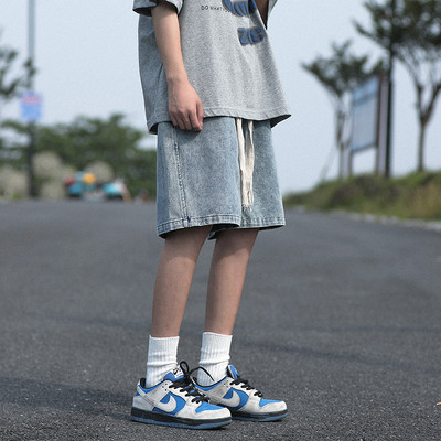 Meeste teksad mitmes värvitoonis lai mudel