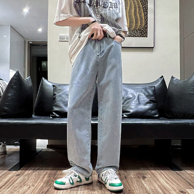 Férfi hétköznapi világos farmernadrág zsebbel