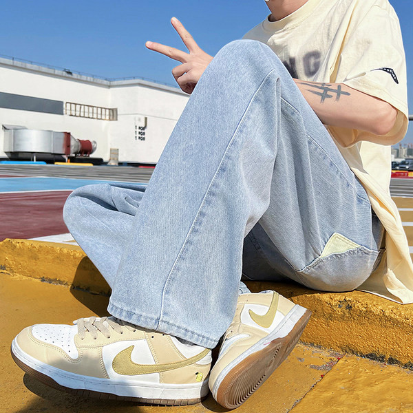 Férfi hétköznapi világos farmernadrág zsebbel