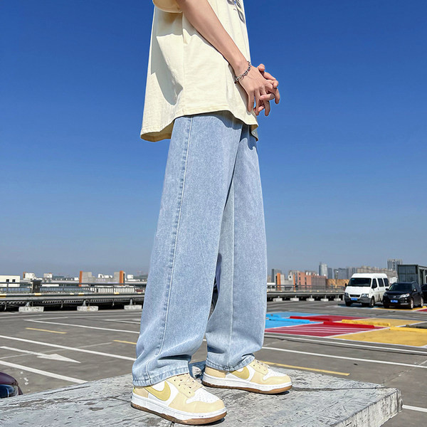 Férfi hétköznapi világos farmernadrág zsebbel