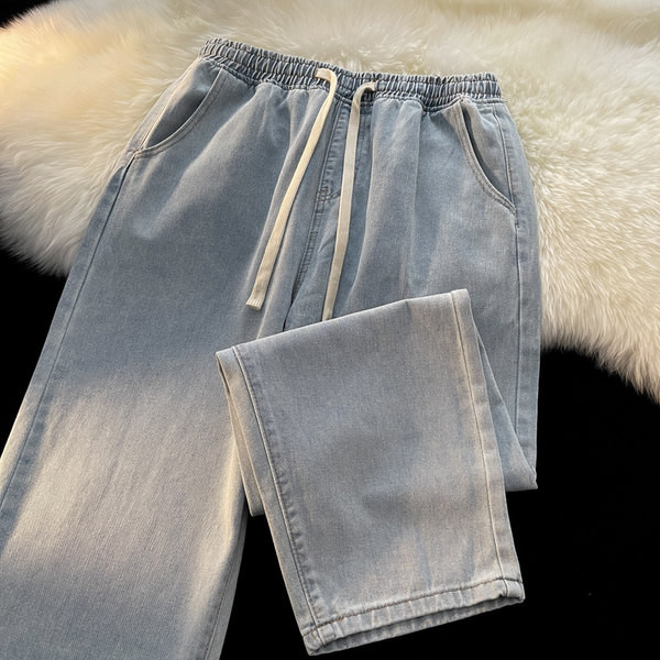 Heledat ja tumedat värvi meeste teksad taskutega