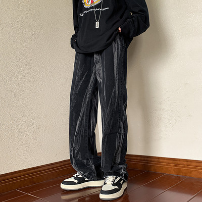 Fekete színű férfi farmer fehér motívummal és zsebbel