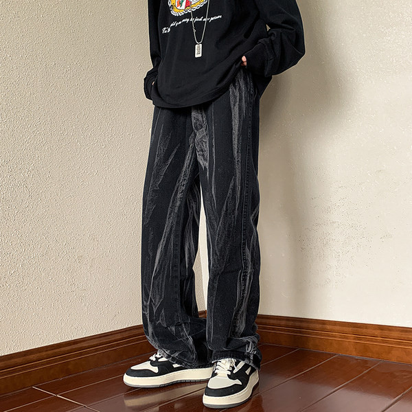 Fekete színű férfi farmer fehér motívummal és zsebbel