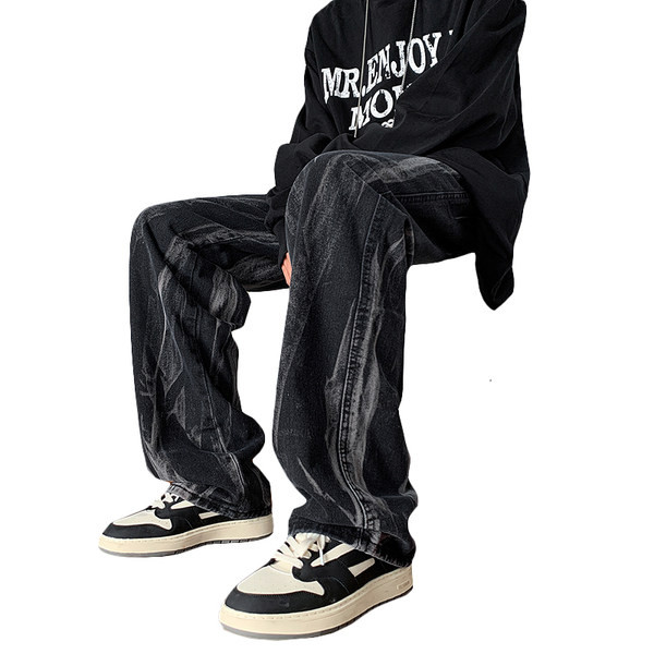 Fekete színű férfi farmer fehér motívummal és zsebbel