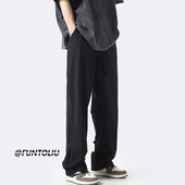 Férfi farmer zsebbel és nyakkendővel