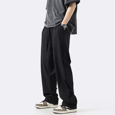 Férfi farmer zsebbel és nyakkendővel