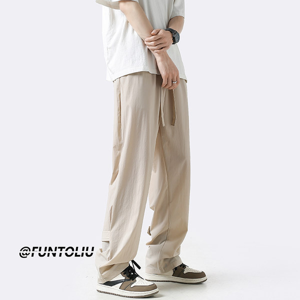 Férfi farmer zsebbel és nyakkendővel