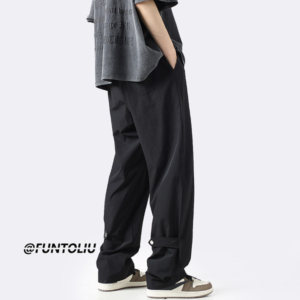 Férfi farmer zsebbel és nyakkendővel