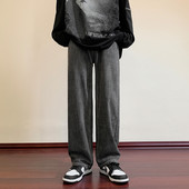 Mitmes värvitoonis vabaaja meeste teksad