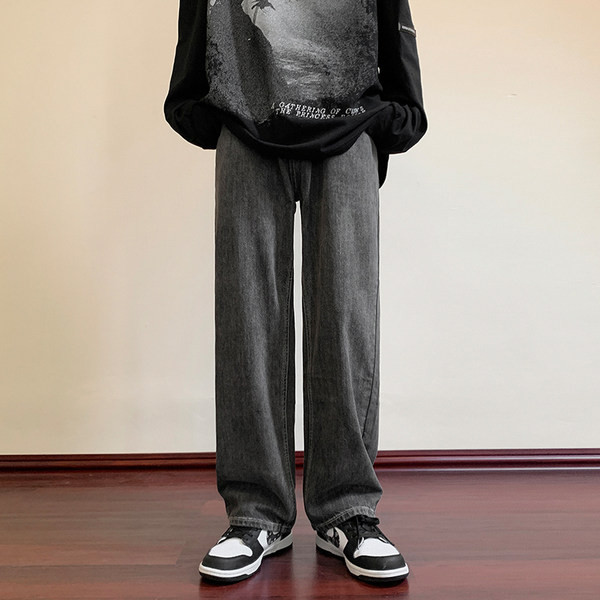 Mitmes värvitoonis vabaaja meeste teksad