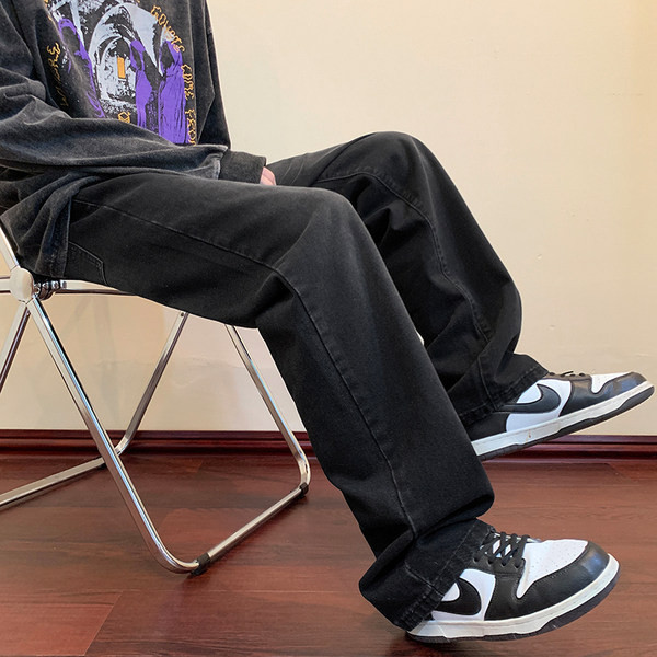 Mitmes värvitoonis vabaaja meeste teksad