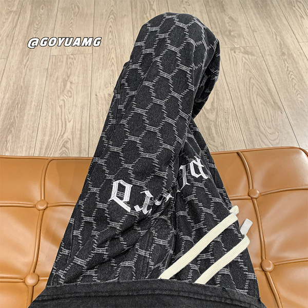 Ανδρικό τζιν με κορδόνια και στάμπα