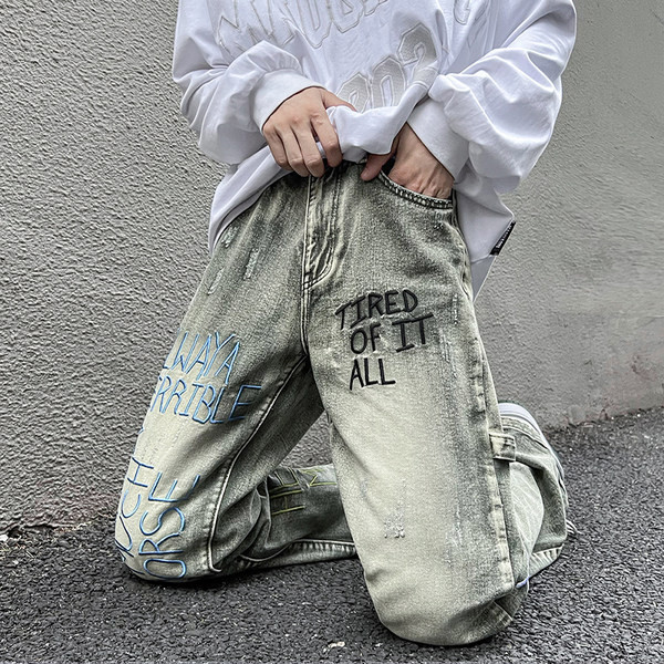 Meeste stiilsed tasku ja tikitud kirjaga teksad