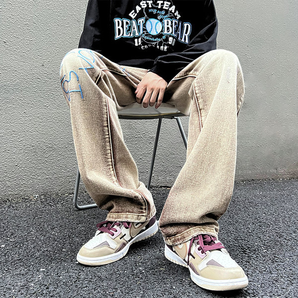 Meeste stiilsed tasku ja tikitud kirjaga teksad