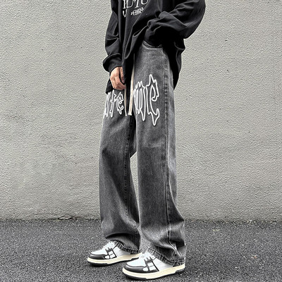 Ανδρικό τζιν με απλικέ σε δύο χρώματα