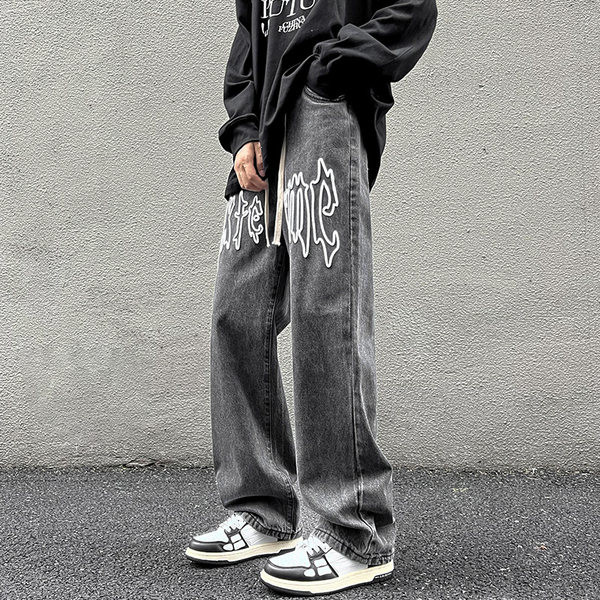 Ανδρικό τζιν με απλικέ σε δύο χρώματα